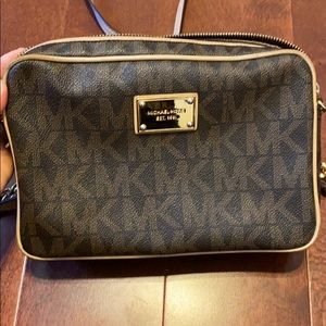 Michaels Kors crossbody purse
